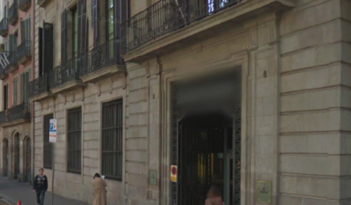 Porta del Departament de Cultura, a la rambla de Santa Mònica Font: 