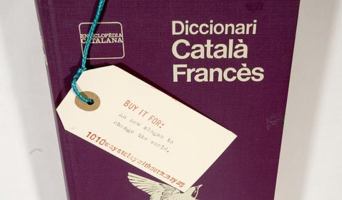 Diccionari Català - Francès. Font: 1010ways (flickr.com) Font: 