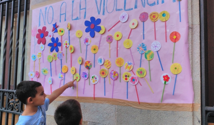 Mural fet per infants a la Plaça Orfila de Barcelona Font: @guillemsola