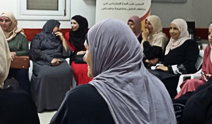 Dues guies de l'Escola de cultura de Pau tracten sobre la situació de les dones palestines Font: Universitat Autònoma de Barcelona