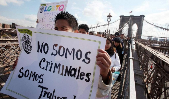 Un grup de manifestants d'origen llatinoamericà protestant contra les polítiques migratòries del president d'EUA Donald Trump Font: EFE