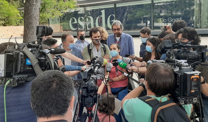 Roda de premsa d'entitats ecologistes i organitzacions socials contra l'ampliació del port i l'aeroport de Barcelona Font: Zeroport