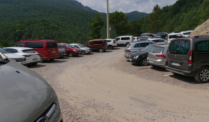 L'afluència de cotxes ha sobrepassat la capacitat d’aparcament  Font: GNDB