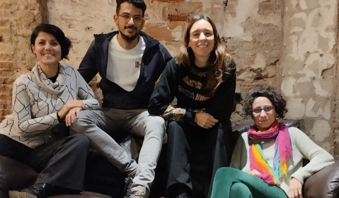 L'equip de la cooperativa Col·lectivaT està format, de moment, per quatre persones: la Özgür Güneş Öztürk, l'Alp Öktem, la Clara Basiana i la Pelin Doğan. Font: Col·lectivaT