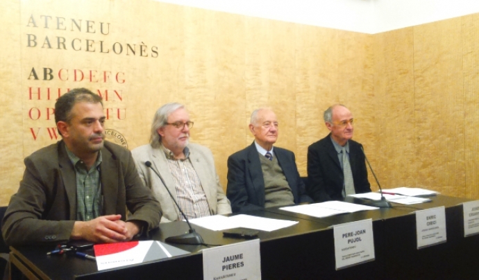 D'esquerra a dreta: Jaume Pieres (XarxAteneus), Pere-Joan Pujol (XarxAteneus); Enric Cirici (Ateneu Barcelonès) i Josep Cruanyes (Comissió per la Dignitat). Font: 