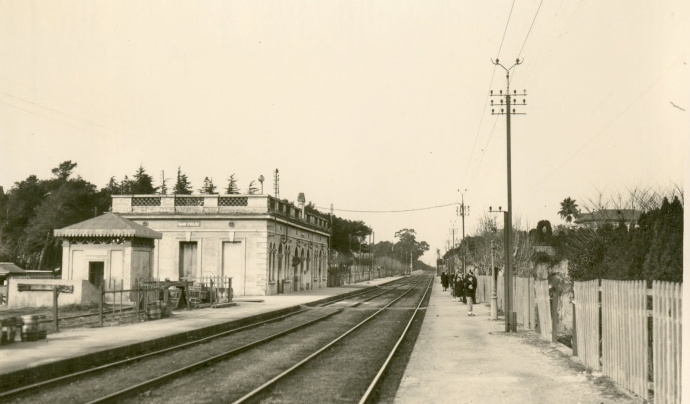 L'estació de tren de Sant Feliu de Llobregat és la més antiga d'Espanya en funcionament, de l'any 1854, i forma part de la línia Barcelona - Molins de Rei. Font: Plataforma Salvem l'estació de tren de Sant Feliu de Llobregat