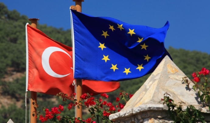 Bandera de la UE i Turquia. Font: PublicDomainPictures Font: 