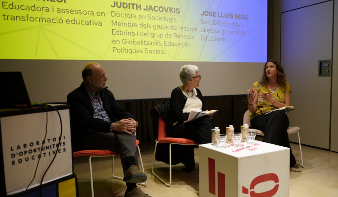 D'esquerra a dreta, José Luis Segú, Coral Regí i Judith Jacovkis durant la primera part de l'Exploratori. Font: Fundació Bofill. Font: Fundació Bofill