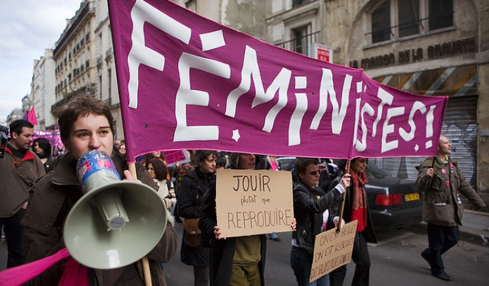 Una manifestació feminista a París. Foto usuari Flickr: looking4poetry. Font: 