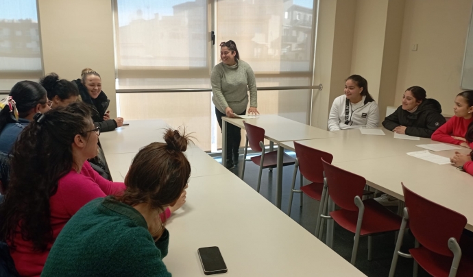 Dones estudiants gitanes Font: AGIPCAT