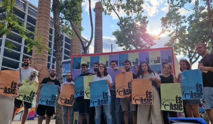 L'acte de presentació de la plataforma unitària 'És Bàsic' s'ha fet al Parc de les Tres Xemeneies, al barri del Poble-sec que Barcelona Font: Plataforma És Bàsic