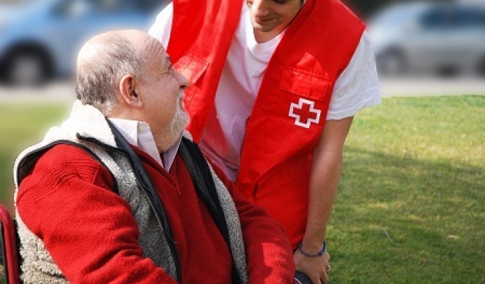 "Mai caminareu sols", una campanya per promoure el voluntariat per ajudar la gent gran Font: 