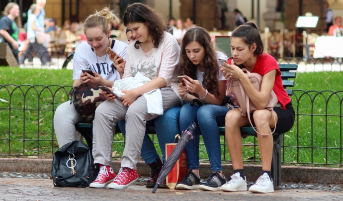 El 90% de les i els adolescents es connecten a internet tots els dies. Font: Pixabay