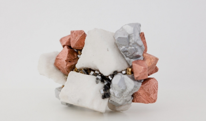 Crear objectes amb minerals tecnològics Font: 