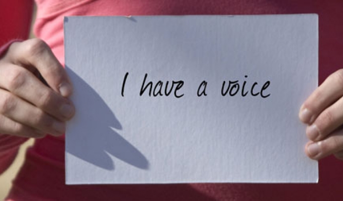 "I have a voice" escrit a un paper. Imatge dels premis BOB Font: 