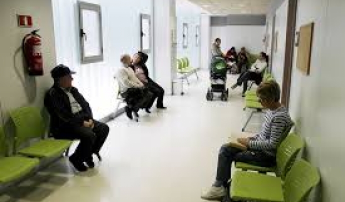 Sala d'espera d'un centre d'atenció primària de salut. Font: web arabalear.cat