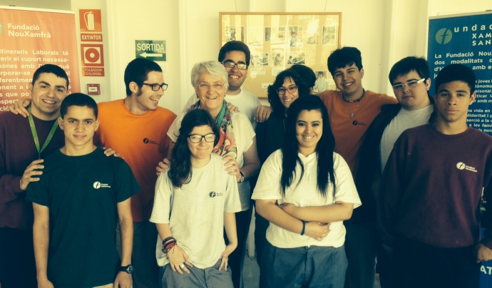 Imma Pericas, al centre de la imatge, junt amb alumnes de la Fundació Nou Xamfrà Font: 