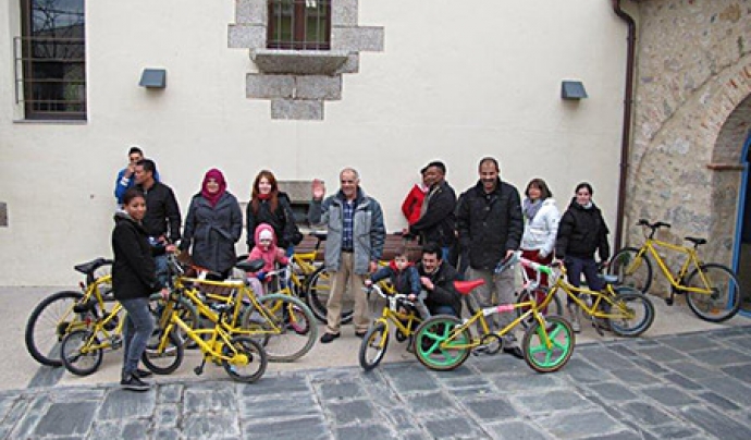 Una bici per als fills del teu veí (imatge: Bicicletes sense fronteres) Font: 