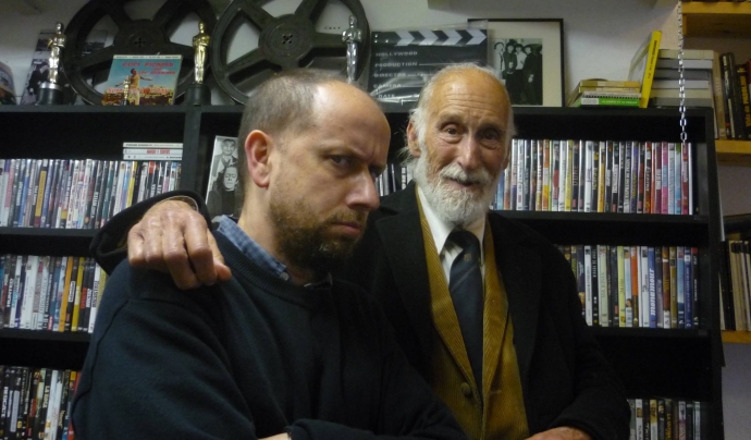 El director del documental, Joan Vall, amb l'home del metro, Ramon Julivert Font: 