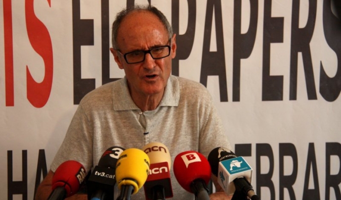 Josep Cruanyes, coordinador i president de la Comissió de la Dignitat, en roda de premsa. Font: Comissió per la Dignitat