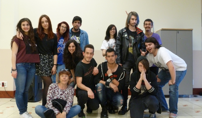 Els i les joves del grup de teatre Actuem dels dilluns al Palau Alòs Font: 
