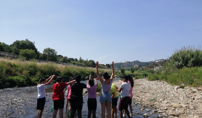 L'associació ecologista duu a terme diversos projectes amb infants i joves als espais naturals i fluvials de Montcada i Reixac. Font: La Horda