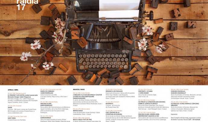Imatge de Literaldia 2017: màquina d'escriure amb llestres de fusta al voltant Font: Euskal Etxea de Barcelona