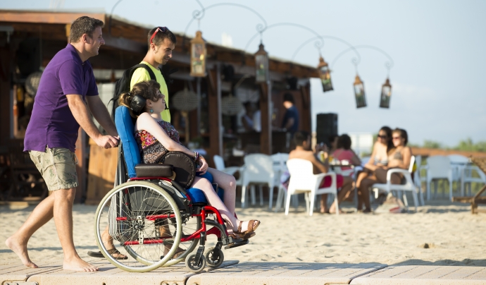 L'Oci i el lleure és un dret que està recollit dins la Convenció dels drets de les persones amb discapacitat. Font: ECOM.