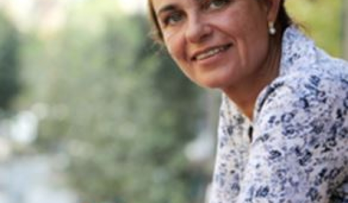 Lourdes Arqués Huguet, presidenta d’AIS Ajuda, va fundar l'associació després de quinze anys de realitzar accions de voluntariat en diferents entitats. Font: AIS Ajuda