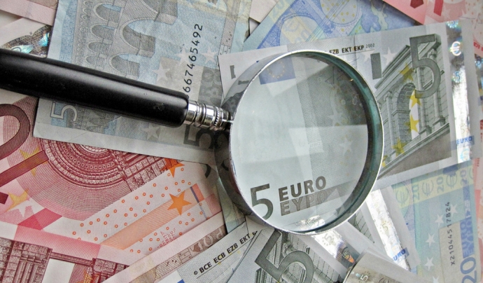Lupa i bitllets euro - Images_of_Money a Flickr