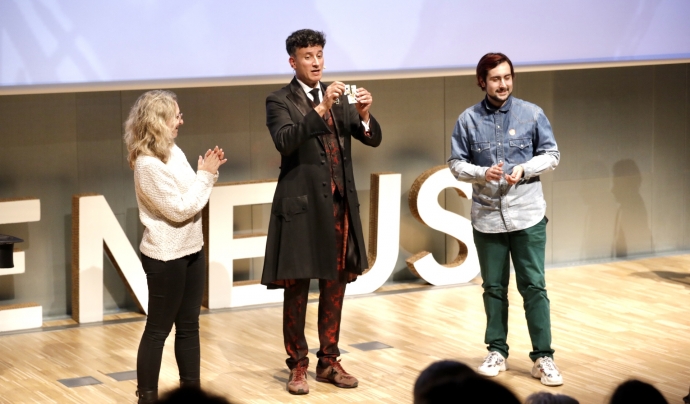 El Mag Lari va conduir la gala de lliurament dels Premis Ateneus 2022 celebrats al Disseny Hub de Barcelona. Font: Toni Galito