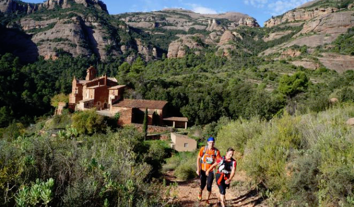 Dos corredors participen a la Primera Marató de Muntanya de Catalunya a l'edició del 2014. Font: 