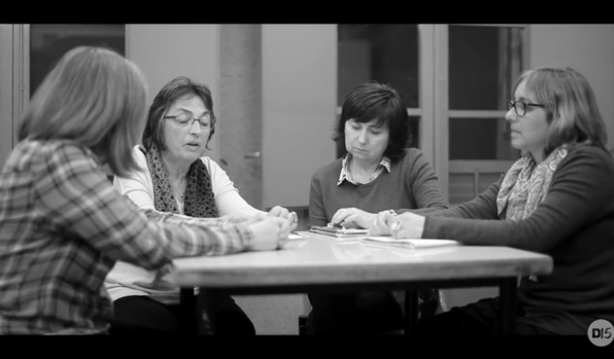 Núria Gonzàlez, la segona per l'esquerra, en una imatge del reportatge 'Mares en lluita', de Districte15 Font: Districte15
