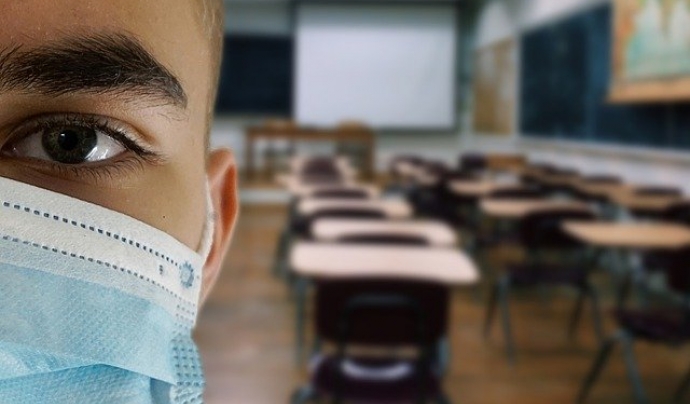 L'alumnat haurà de mantenir la distància de seguretat i portar mascareta a l'escola. Font: Pixabay