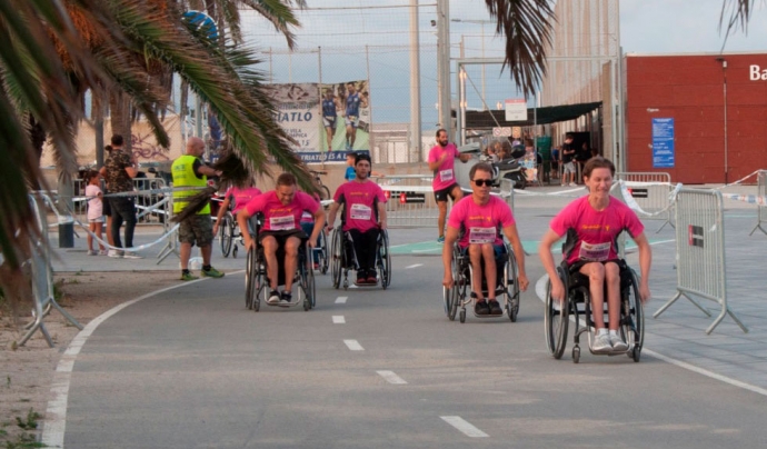 La Milla del Drac compta amb diverses curses com la Rodafoc, la cursa inclusiva en la qual participen corredors amb discapacitats motrius. Font: Colla del Drac del Poblenou