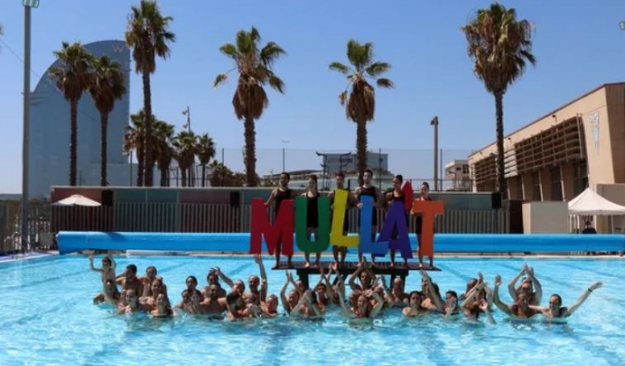 Una imatge de l'edició del 'Mulla't' de l'any passat en una piscina de Barcelona. Font: Fundació Esclerosi Múltiple