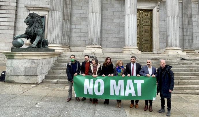 La Plataforma No a la MAT Selva es va reunir al Congrés amb representants gironins i amb la majoria de partits d’altres circumscripcions. Font: No a la MAT Selva