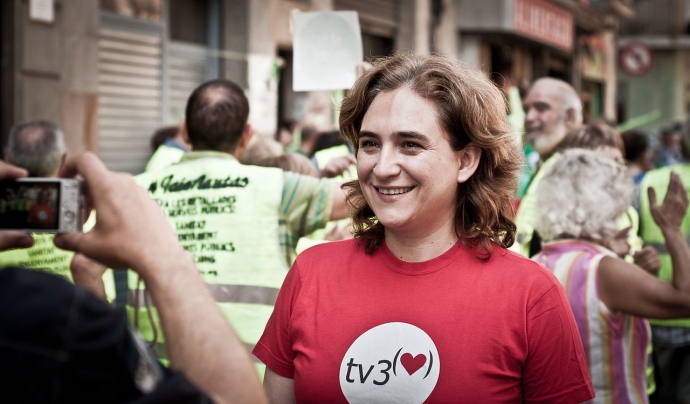 L'alcaldessa de Barcelona, Ada Colau, en un acte reivindicatiu de la PAH Font: Wikipedia