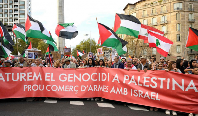Manifestants de la iniciativa 'Fi al comerç d'armes amb Israel'. Font: Plataforma 'Fi al comer d'armes amb Israel'.