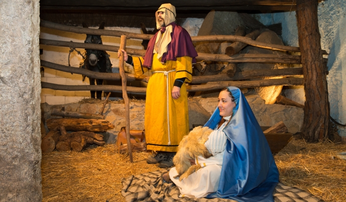 Detall del naixement de Jesús del pessebre vivent de Sant Fost de Campsentelles. Font: Pessebre Vivent de Sant Fost de Campsentelles