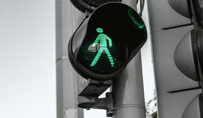 Caminar és, evidentment, la manera més sostenible de moure's. Font: JESHOOTS.com (Pexels)