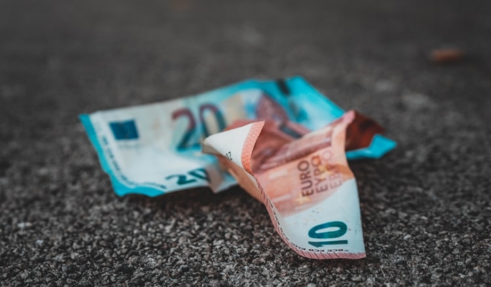 La renda bàsica és una mesura que comporta l'atorgament de 1.000 euros mensuals a tota la ciutadania. Font: Unsplash. Font: Unsplash