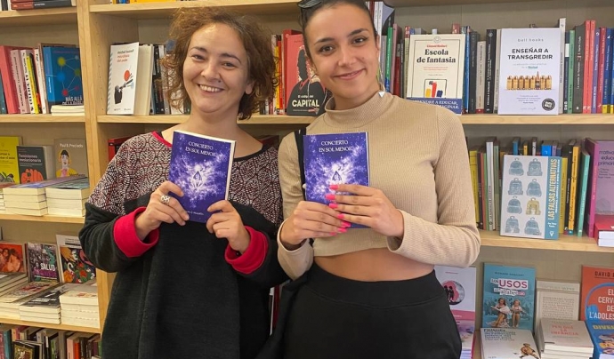 L'Ana Belén i la Francina a la llibreria Synusia Font: La Natural Coopmunicació