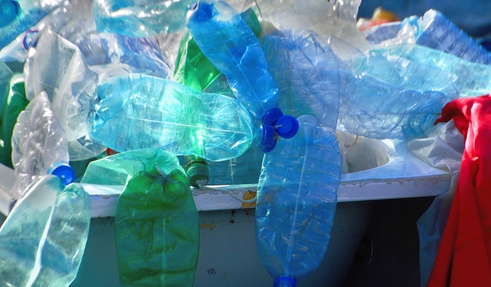 Residus d'ampolles de plàstic. Font: VIVIANE MONCONDUIT (Pixabay)