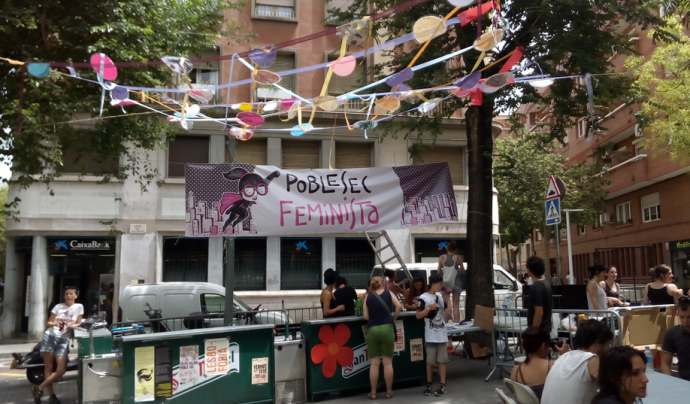 Barra i cartell de Poble Sec Feminista a la Festa Major 2016 Font: Poble Sec Feminista