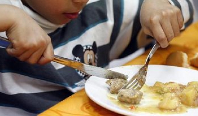 Malnutrició i obesitat infantil en els barris més deprimits de Barcelona Font: 