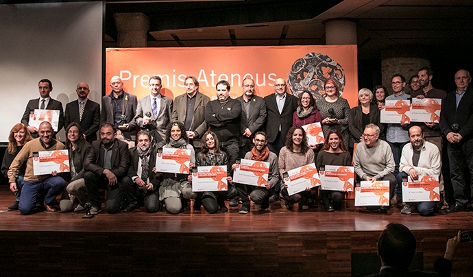 Imatge dels guardonats en l'edició de 2017 dels Premis Ateneus Font: Toni Galitó