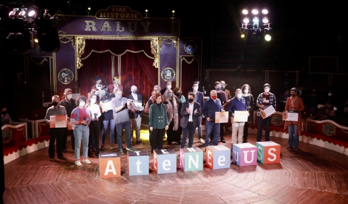 Cerimònia d'entrega dels Premis Ateneus 2021, en una carpa del Circ Històric Raluy, a Barcelona. Font: Federació d'Ateneus de Catalunya