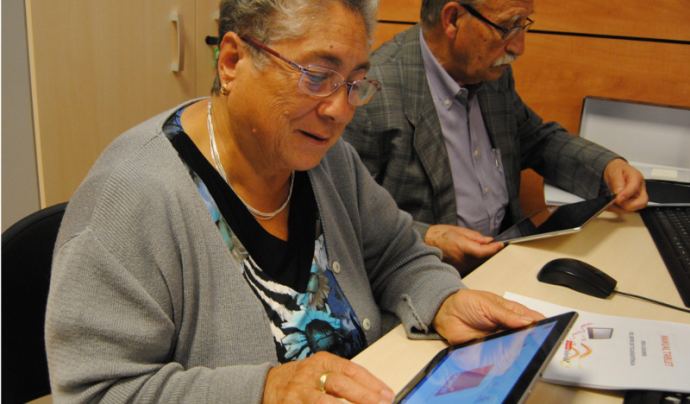 Easy Tablet, comunicació de persones grans en zones rurals Font: 