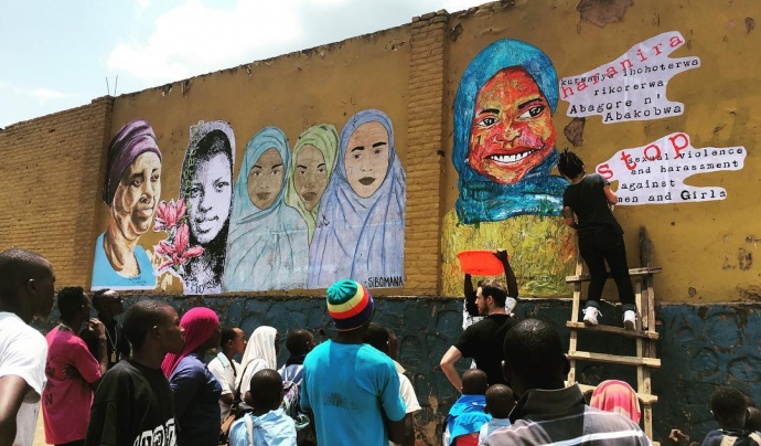 Jornada per pintar un mural a Ruanda Font: 